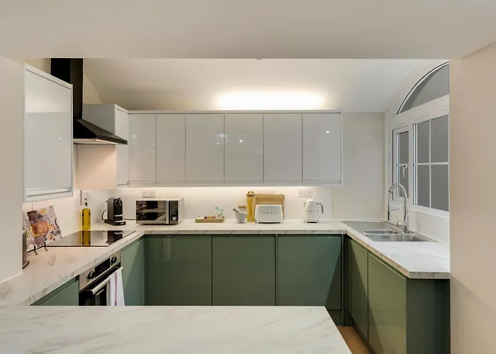 Refurbished Jan 26 - Meridian Place - Sleeps 7 * Bristol