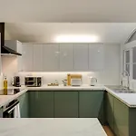 Refurbished Jan 26 - Meridian Place - Sleeps 7 * Bristol