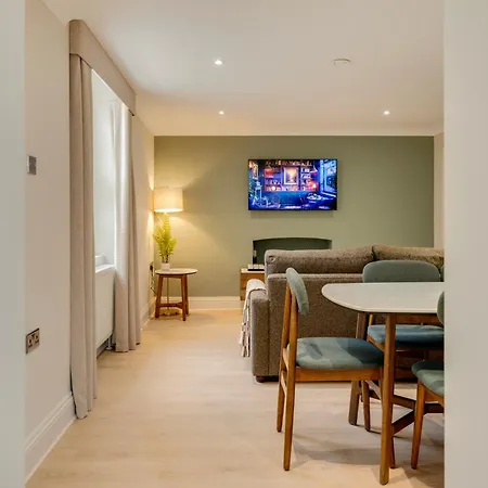 Newly Refurbished - Meridian Place - Sleeps 7