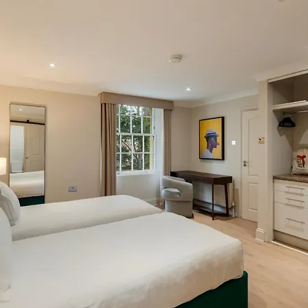 Newly Refurbished - Meridian Place - Sleeps 7