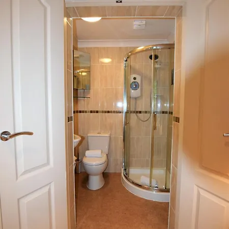 Refurbished Jan 26 - Meridian Place - Sleeps 7 Апартаменти *