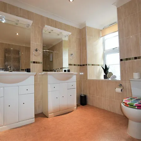 Refurbished Jan 26 - Meridian Place - Sleeps 7 Бристоль