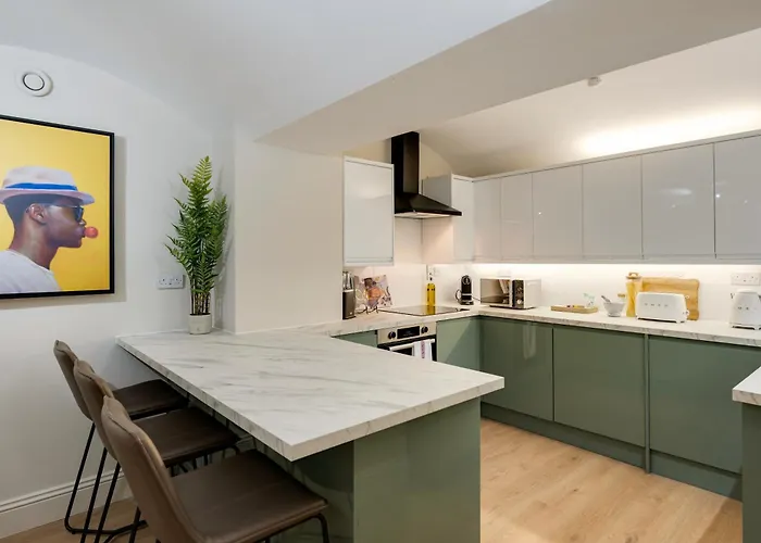 Appartement Refurbished Jan 26 - Meridian Place - Sleeps 7