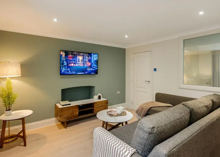 Refurbished Jan 26 - Meridian Place - Sleeps 7 Lejlighed *