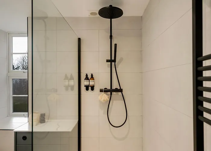 Apartment Refurbished Jan 26 - Meridian Place - Sleeps 7 *