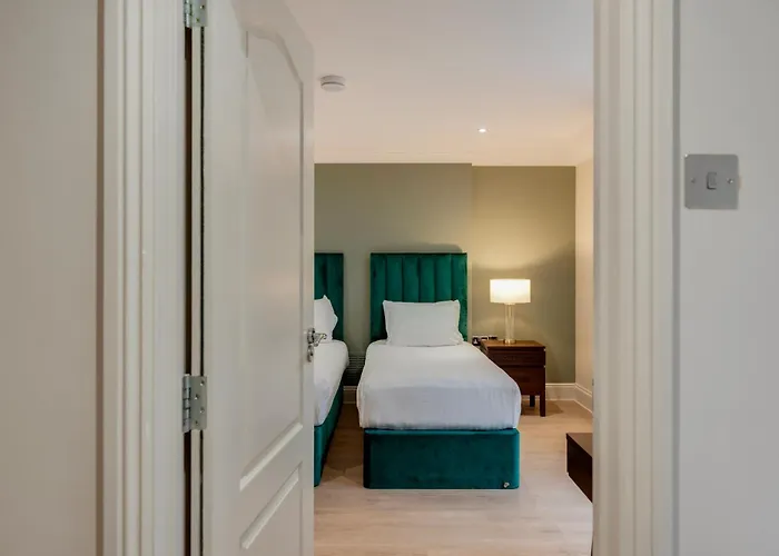 Refurbished Jan 26 - Meridian Place - Sleeps 7 Appartement