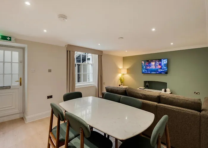 Appartement Refurbished Jan 26 - Meridian Place - Sleeps 7 *