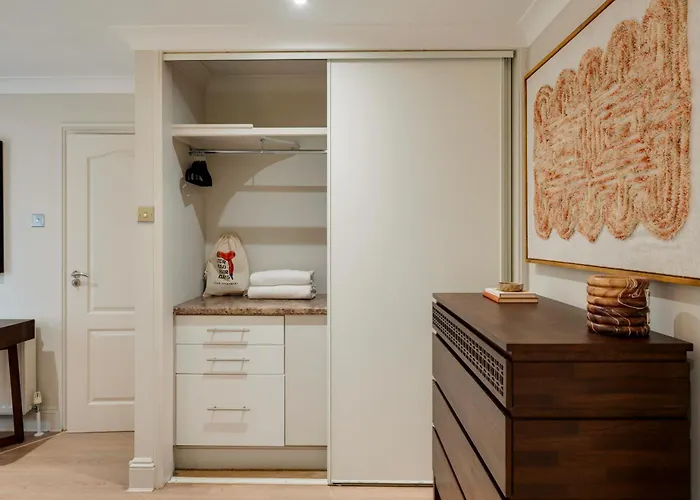 Appartement Refurbished Jan 26 - Meridian Place - Sleeps 7