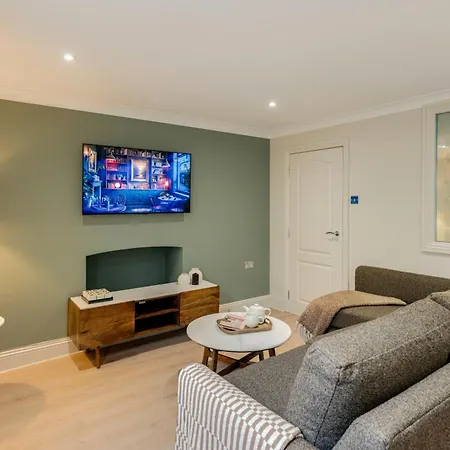 Refurbished Jan 26 - Meridian Place - Sleeps 7 Apartament *