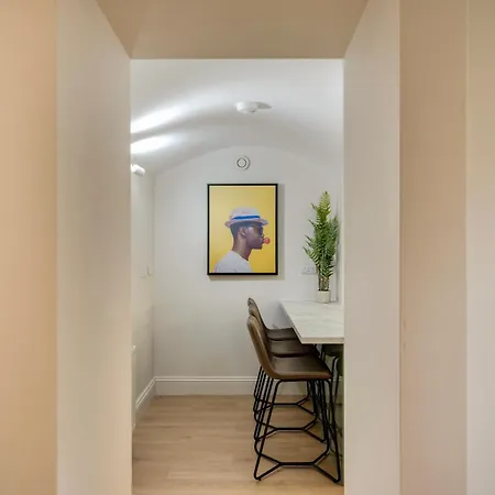 Refurbished Jan 26 - Meridian Place - Sleeps 7 Bristol