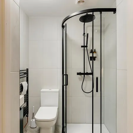 Refurbished Jan 26 - Meridian Place - Sleeps 7 Appartement *