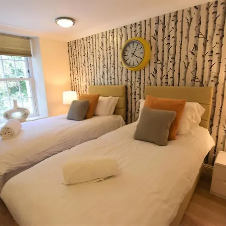 Refurbished Jan 26 - Meridian Place - Sleeps 7 Appartement