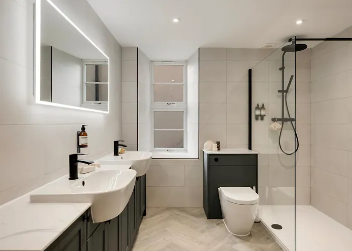 Refurbished Jan 26 - Meridian Place - Sleeps 7 Apartamento