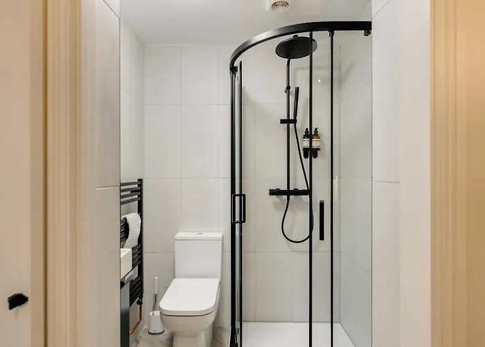 Refurbished Jan 26 - Meridian Place - Sleeps 7 Apartament *